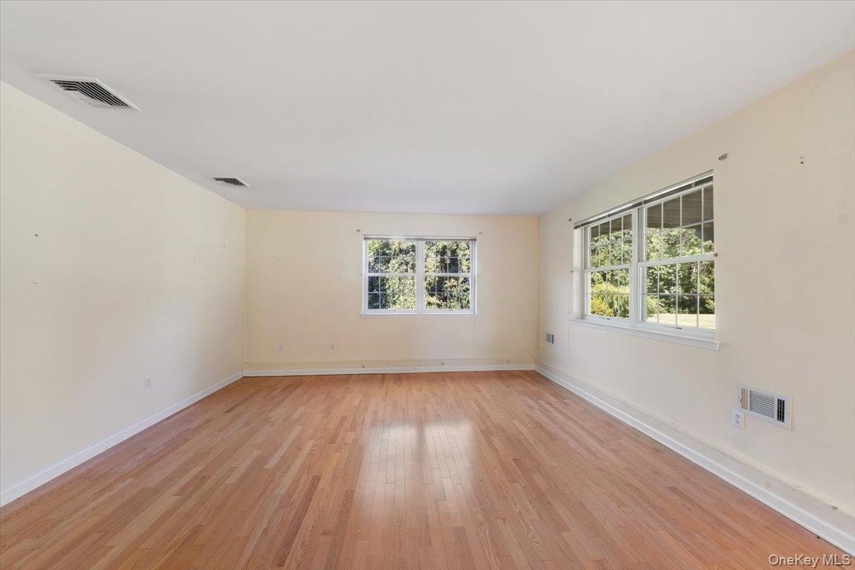 70 Oak Pond Lane, Mahopac, NY 10541