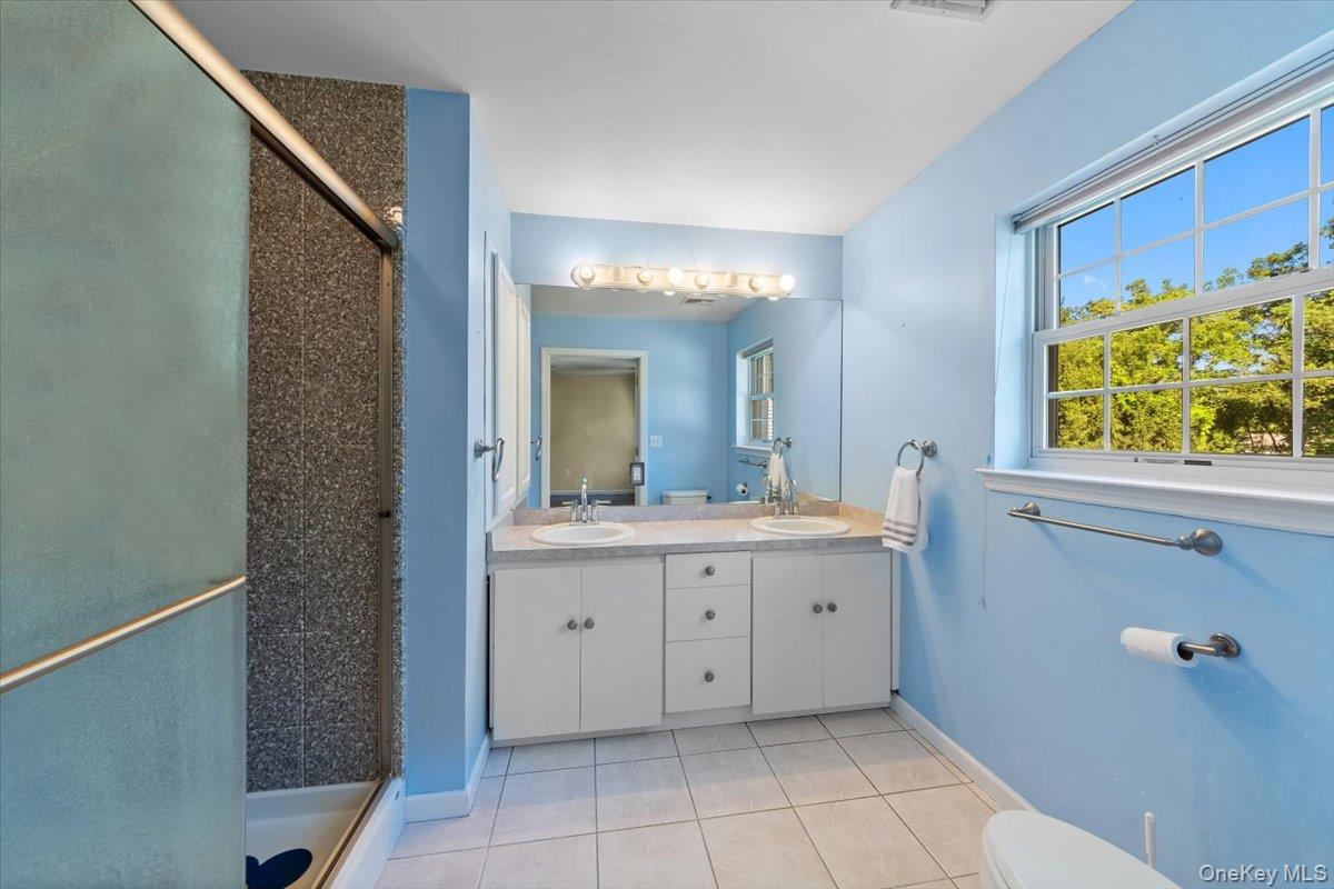 70 Oak Pond Lane, Mahopac, NY 10541