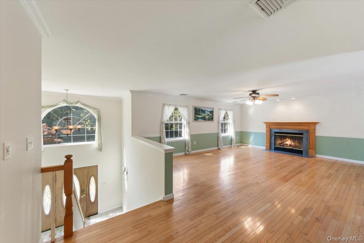 70 Oak Pond Lane, Mahopac, NY 10541