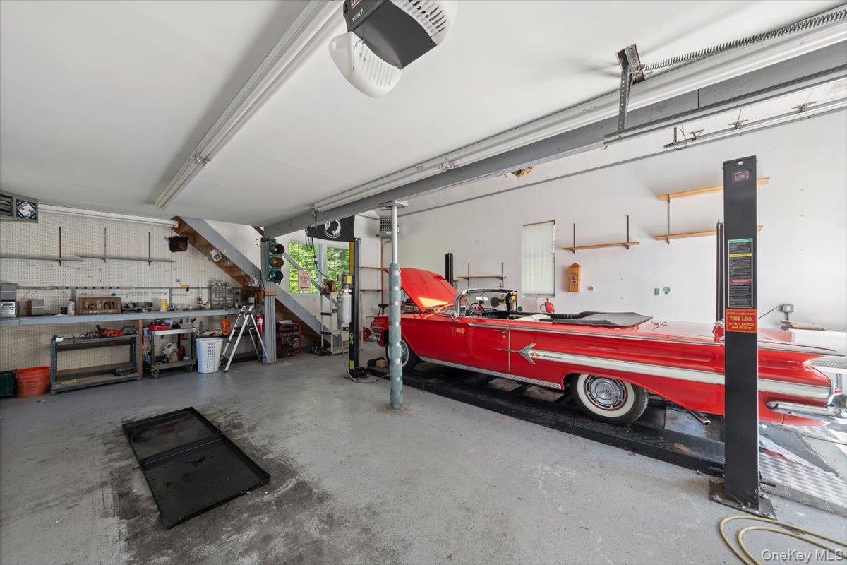 70 Oak Pond Lane, Mahopac, NY 10541