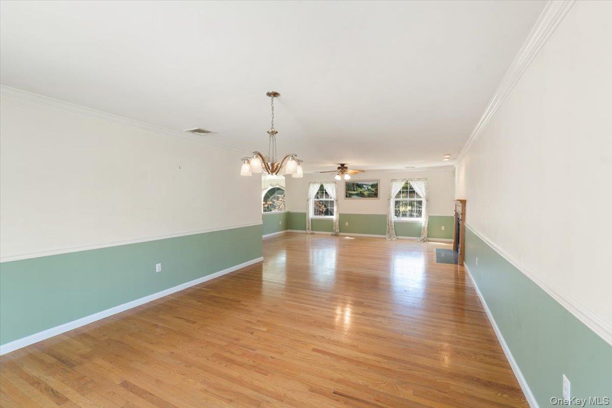 70 Oak Pond Lane, Mahopac, NY 10541