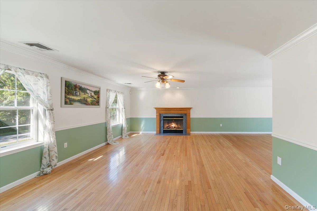 70 Oak Pond Lane, Mahopac, NY 10541