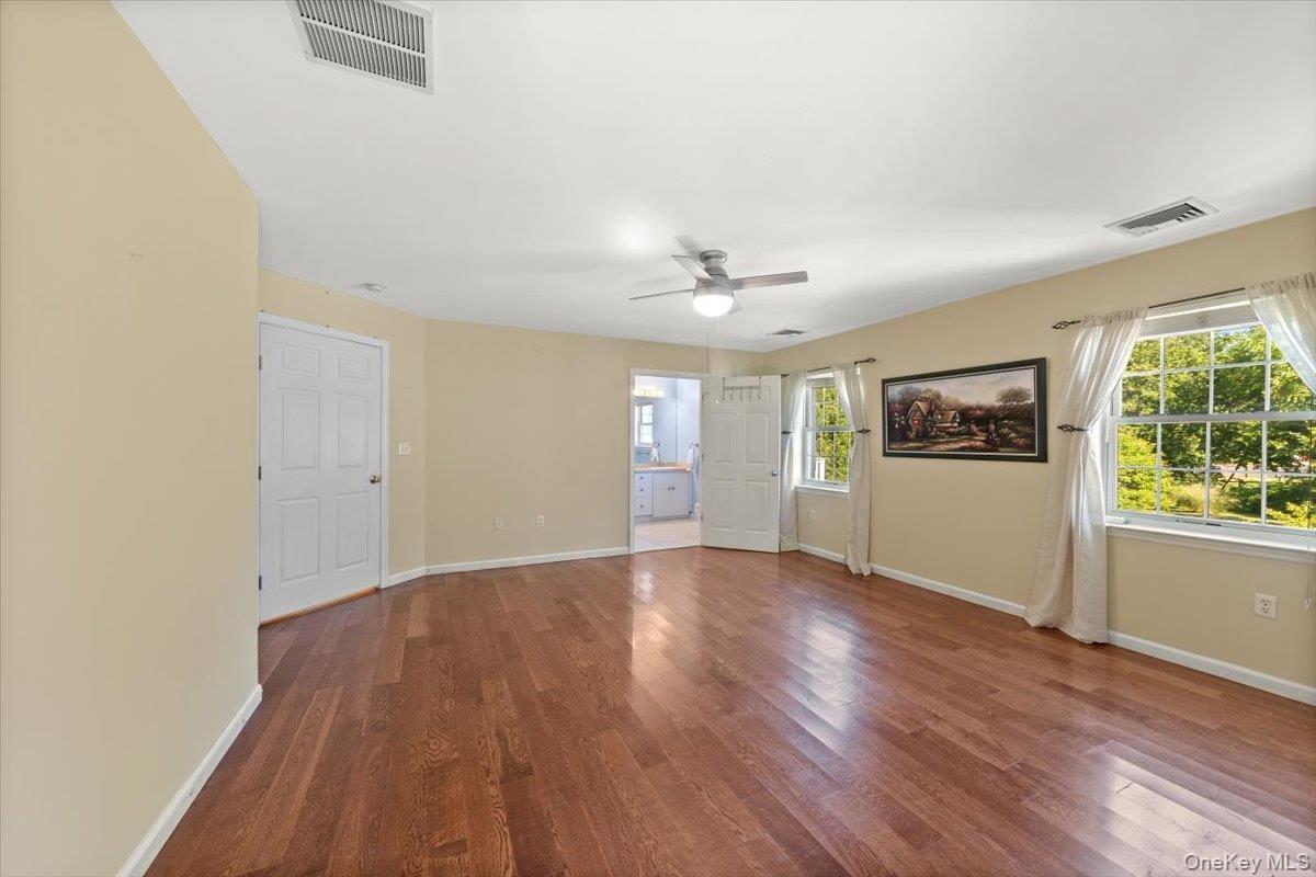 70 Oak Pond Lane, Mahopac, NY 10541