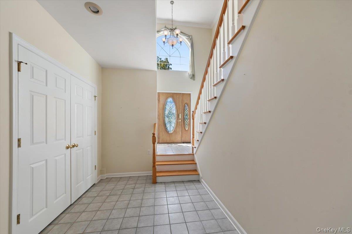 70 Oak Pond Lane, Mahopac, NY 10541