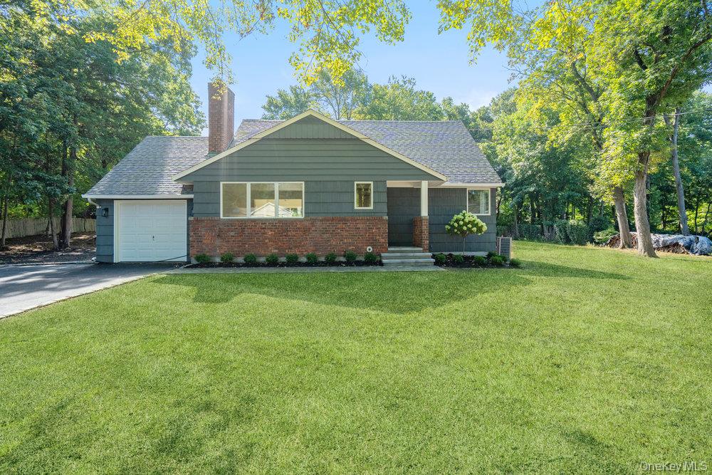 12 Oriole Way, Dix Hills, NY 11746