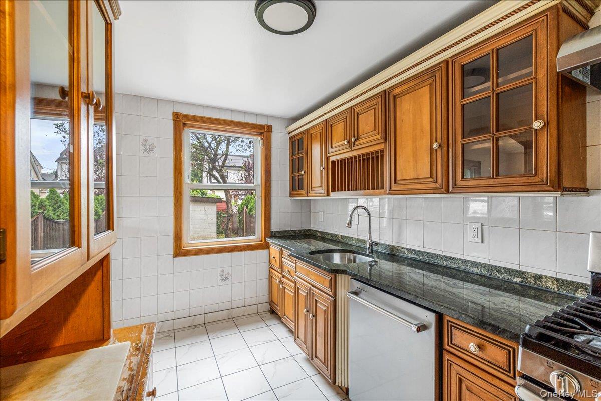 9001 215th Street, Queens Village, NY 11428