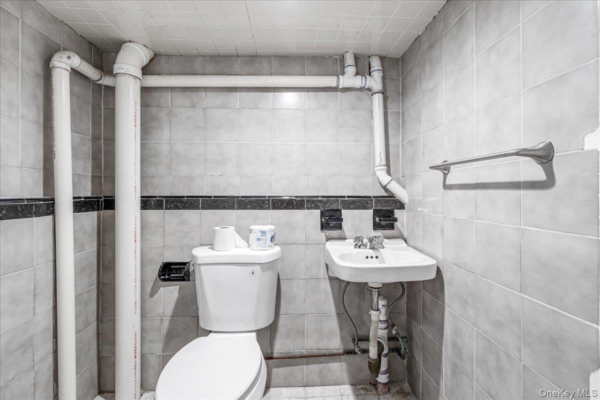 9001 215th Street, Queens Village, NY 11428