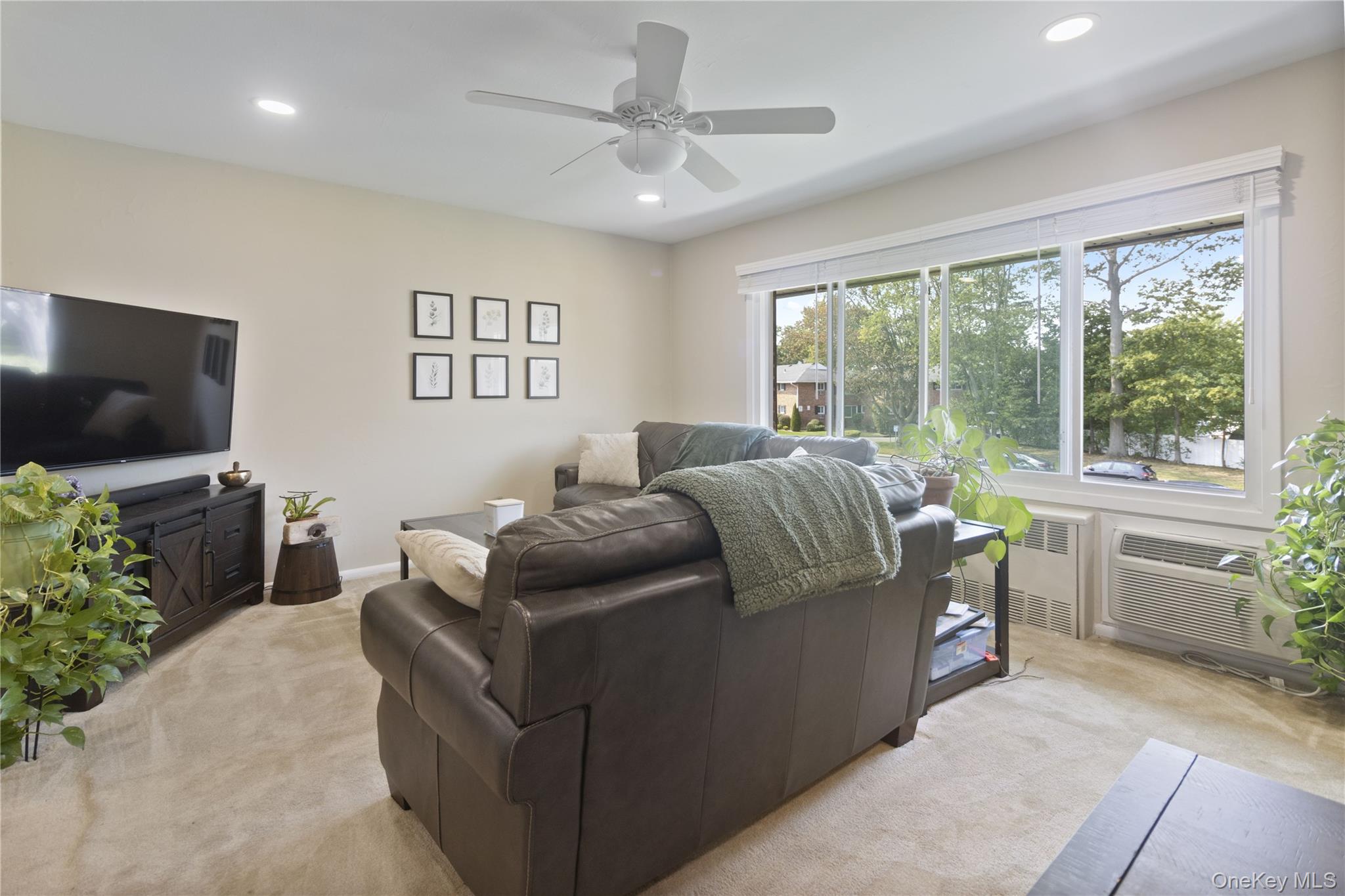 336 Edmunton Drive # L12, North Babylon, NY 11703