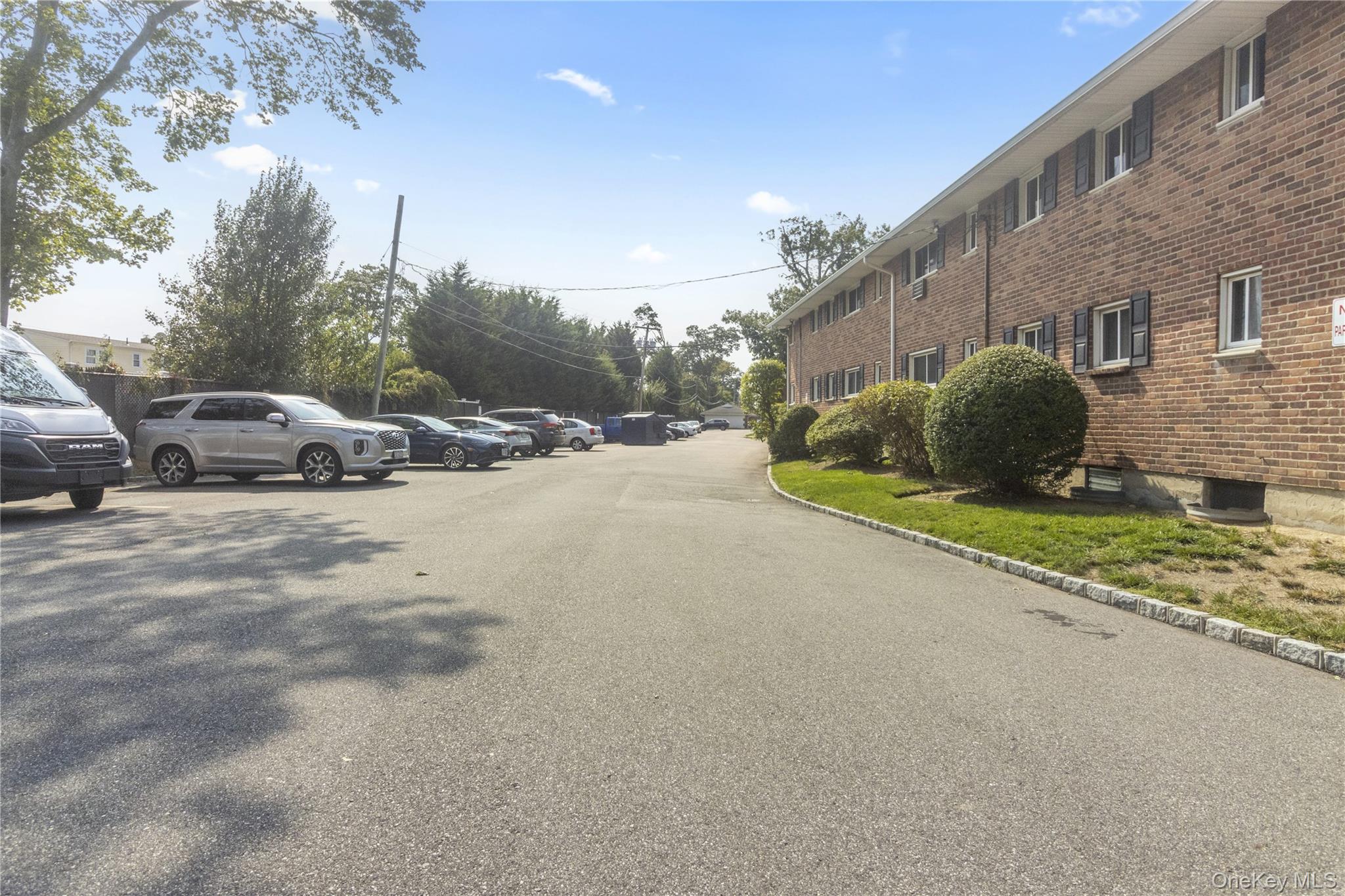 336 Edmunton Drive # L12, North Babylon, NY 11703