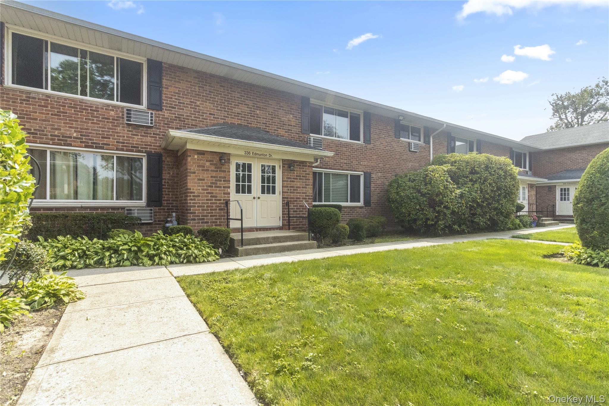 336 Edmunton Drive # L12, North Babylon, NY 11703