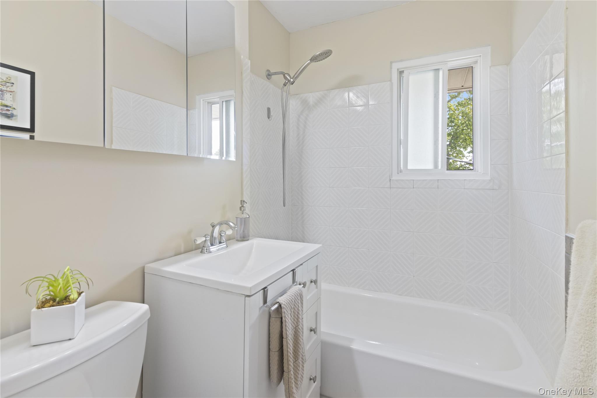 336 Edmunton Drive # L12, North Babylon, NY 11703