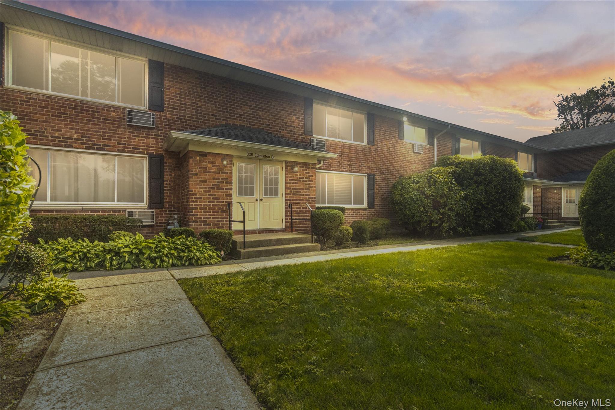 336 Edmunton Drive # L12, North Babylon, NY 11703