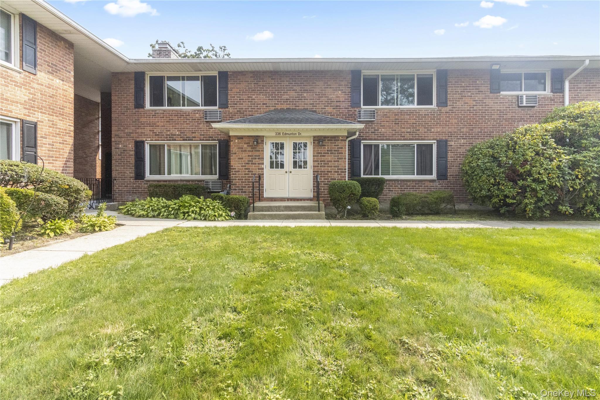 336 Edmunton Drive # L12, North Babylon, NY 11703