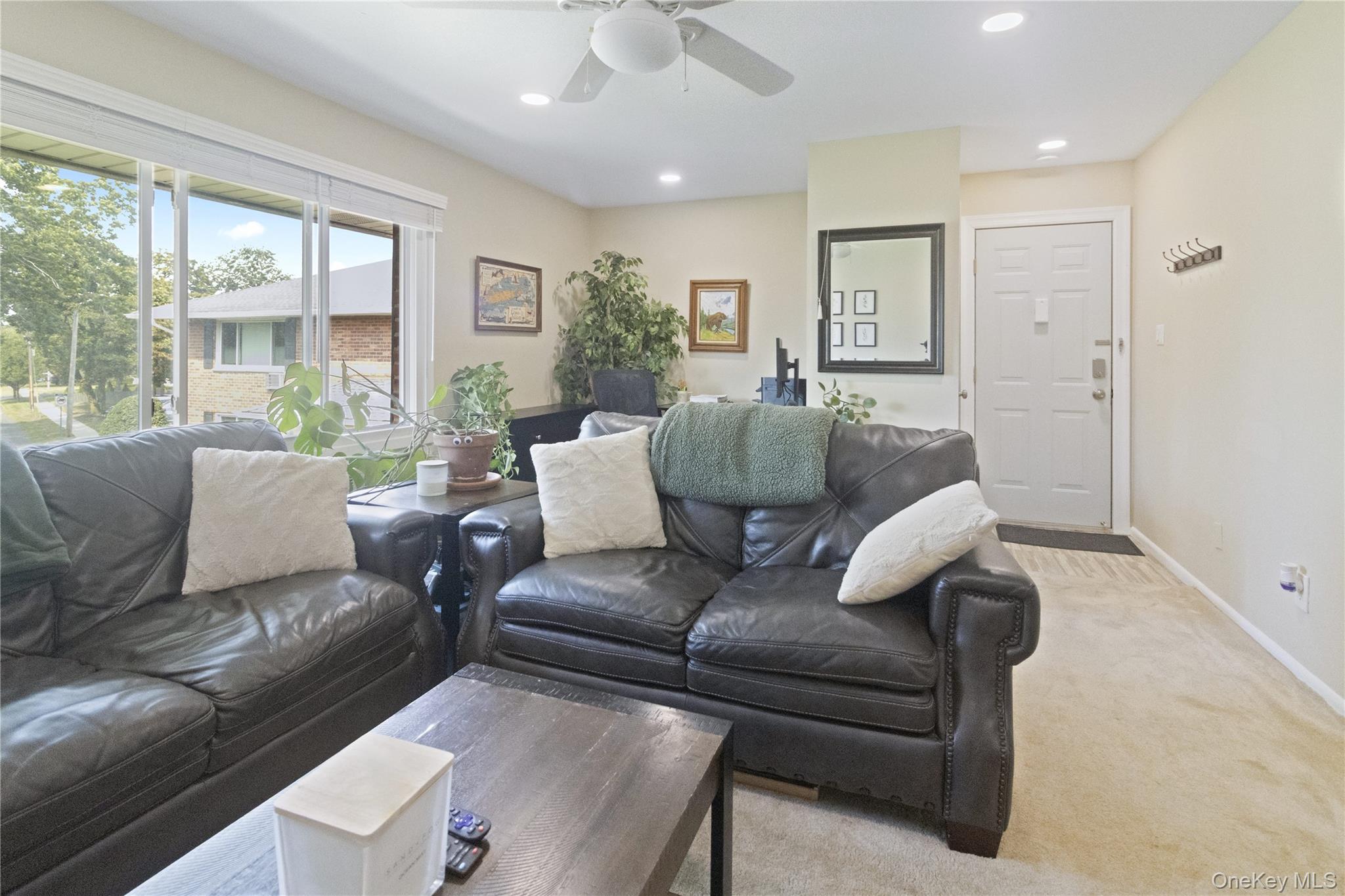 336 Edmunton Drive # L12, North Babylon, NY 11703