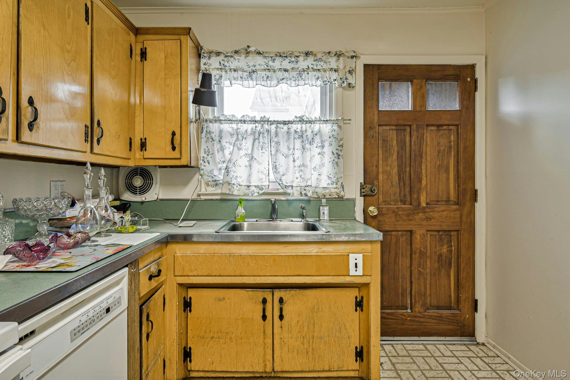 61 Birch Lane, Massapequa Park, NY 11762