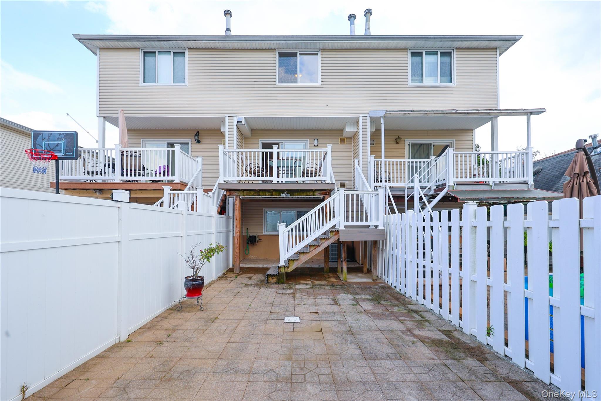 139 KISWICK Street, Staten Island, NY 10306