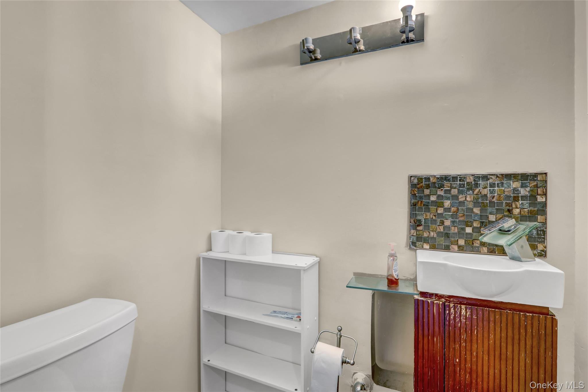 985 North Drive, Merrick, NY 11566