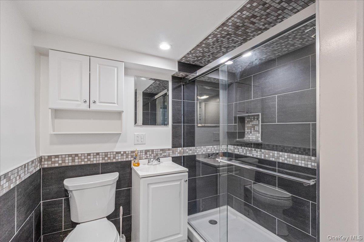 6467 58th Road, Maspeth, NY 11378