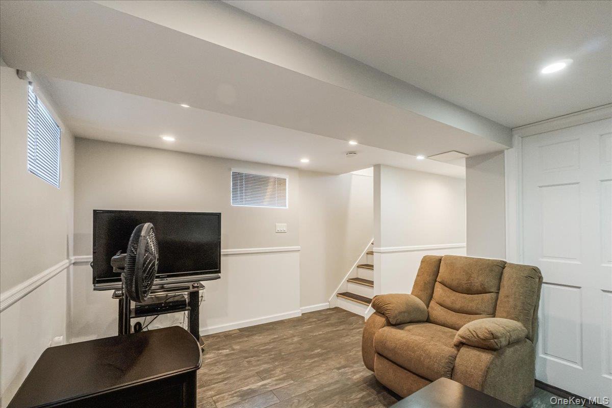 6467 58th Road, Maspeth, NY 11378