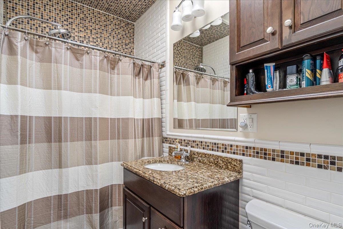 6467 58th Road, Maspeth, NY 11378