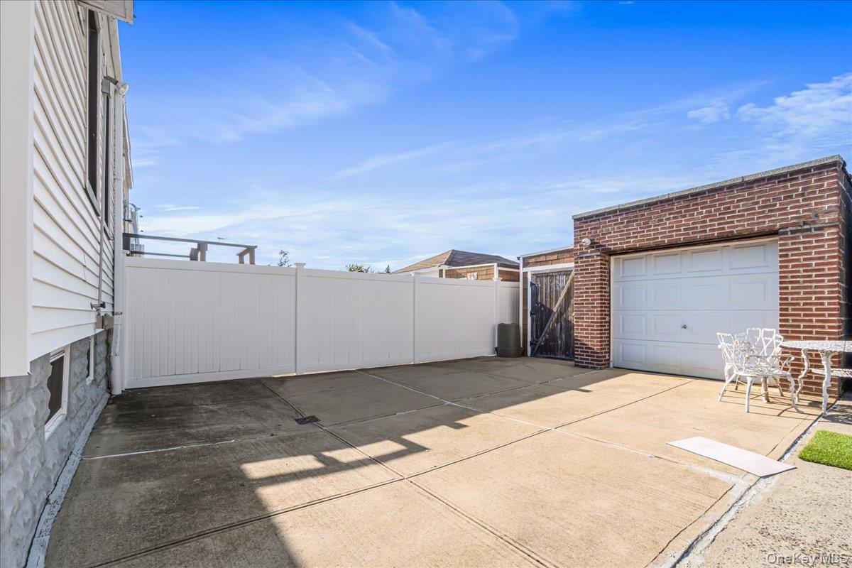 6467 58th Road, Maspeth, NY 11378