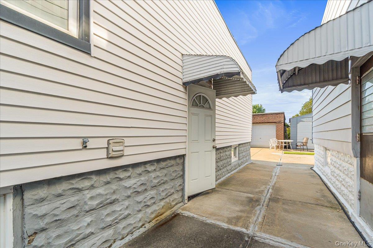 6467 58th Road, Maspeth, NY 11378