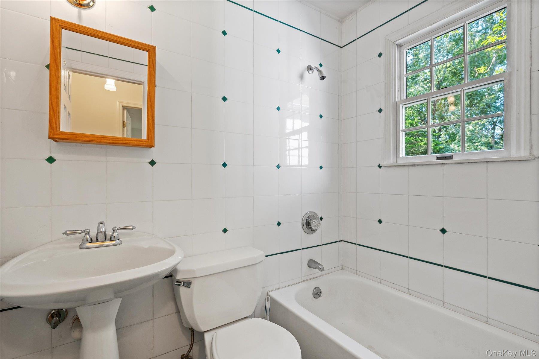 136 Private Road, Shoreham, NY 11786