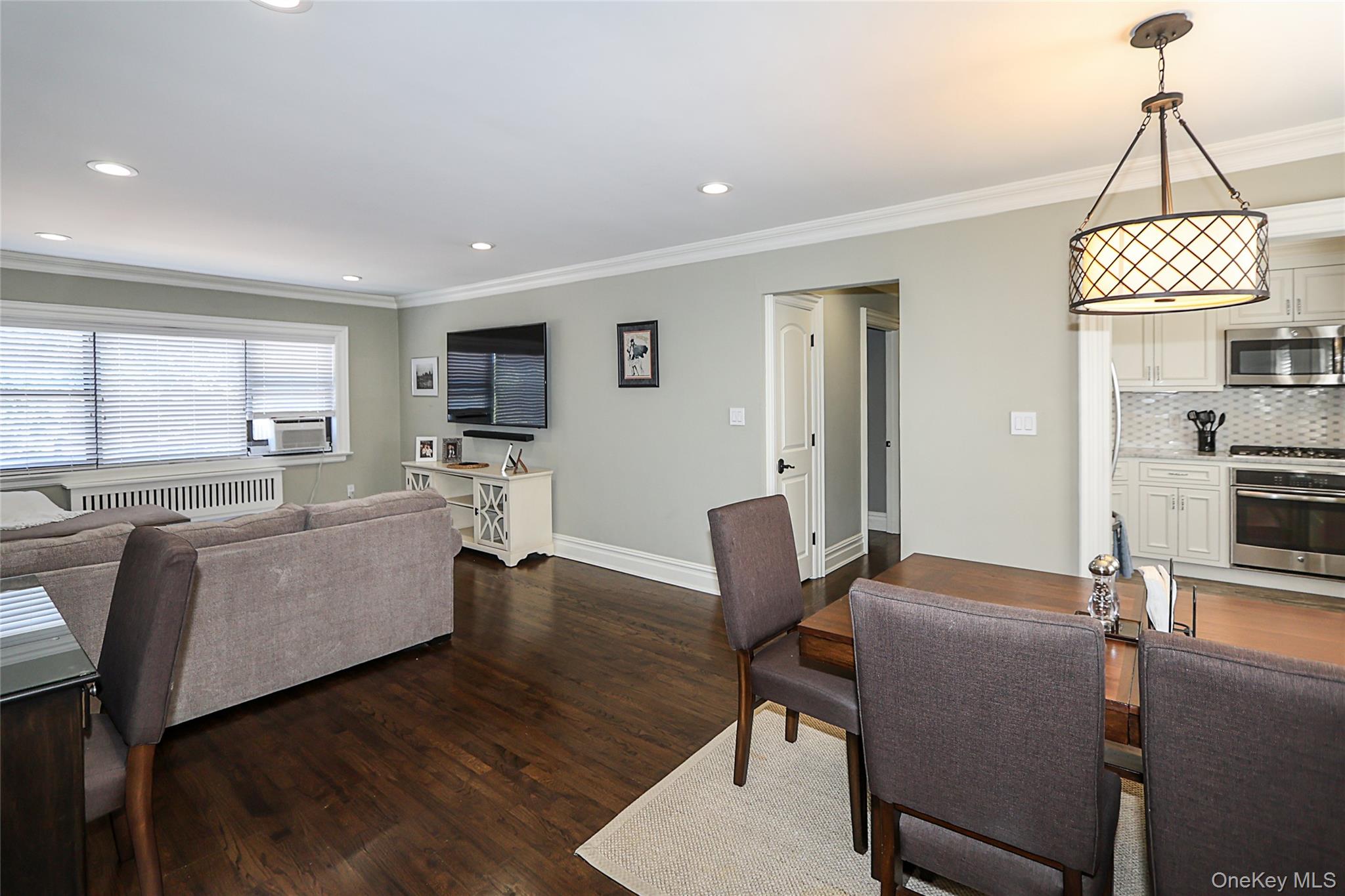 309 Main Street # Unit D, Roslyn, NY 11576