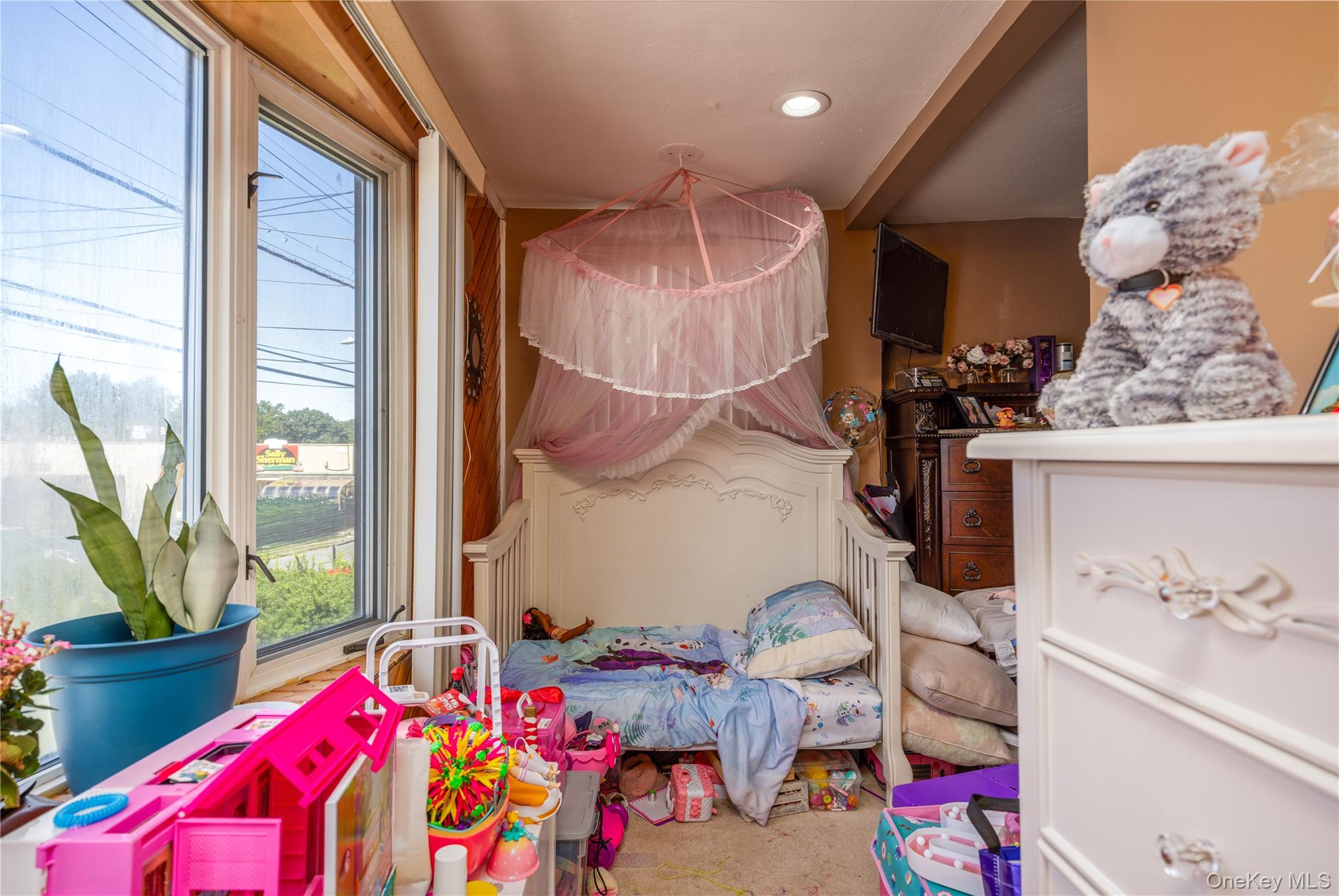 249 N Macquesten Parkway, Mount Vernon, NY 10550