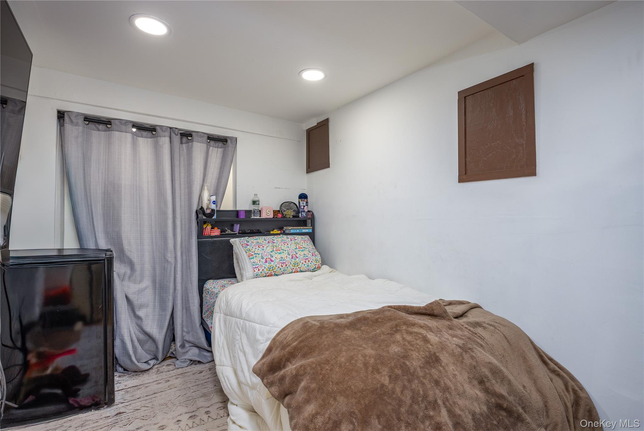 249 N Macquesten Parkway, Mount Vernon, NY 10550