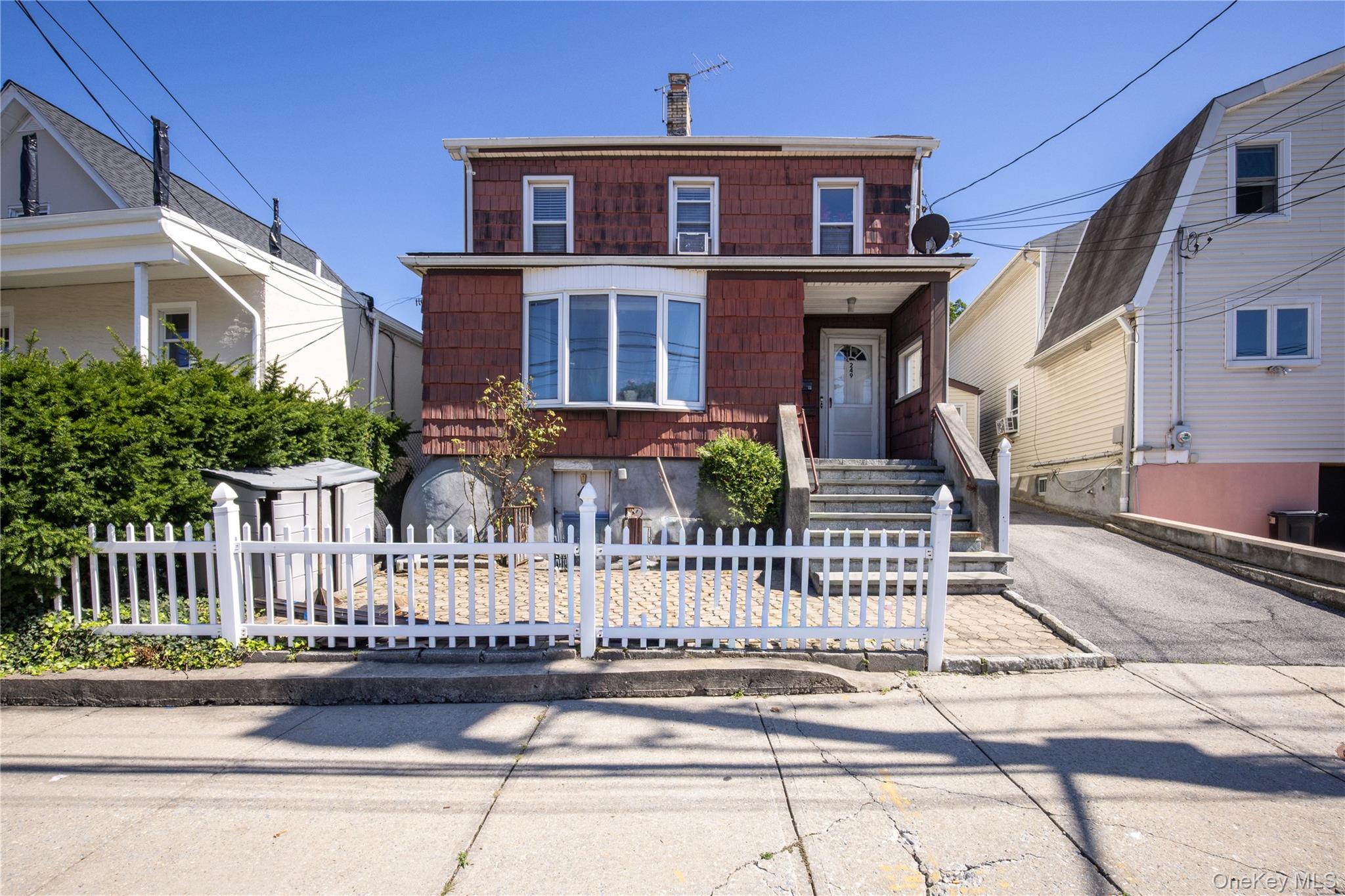 249 N Macquesten Parkway, Mount Vernon, NY 10550