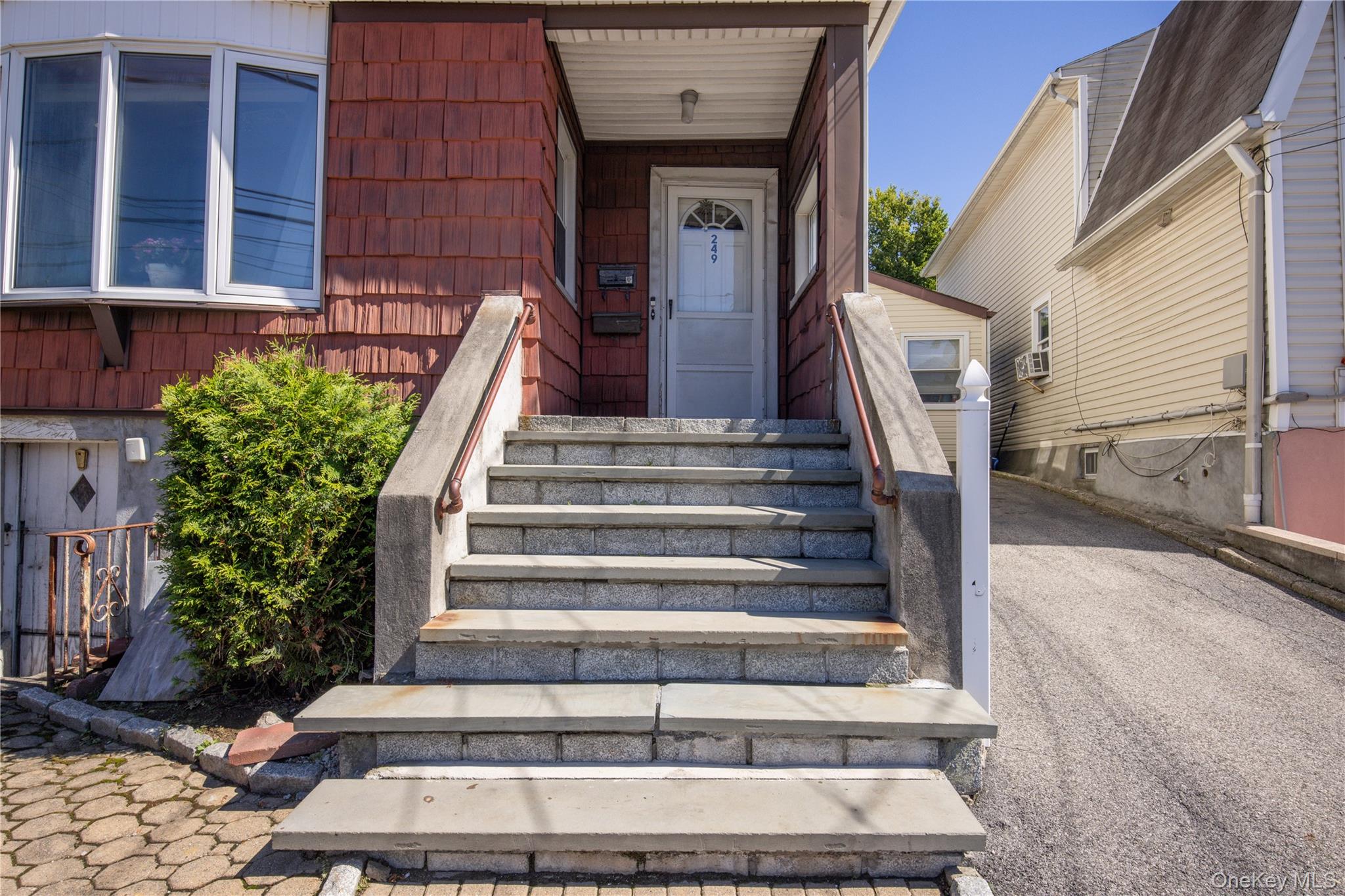 249 N Macquesten Parkway, Mount Vernon, NY 10550