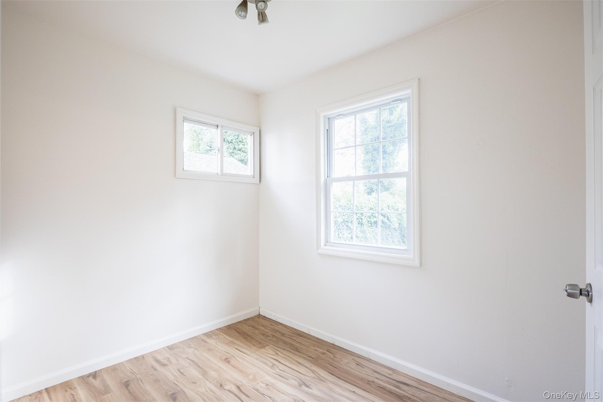 457 N Monroe Avenue, Lindenhurst, NY 11757