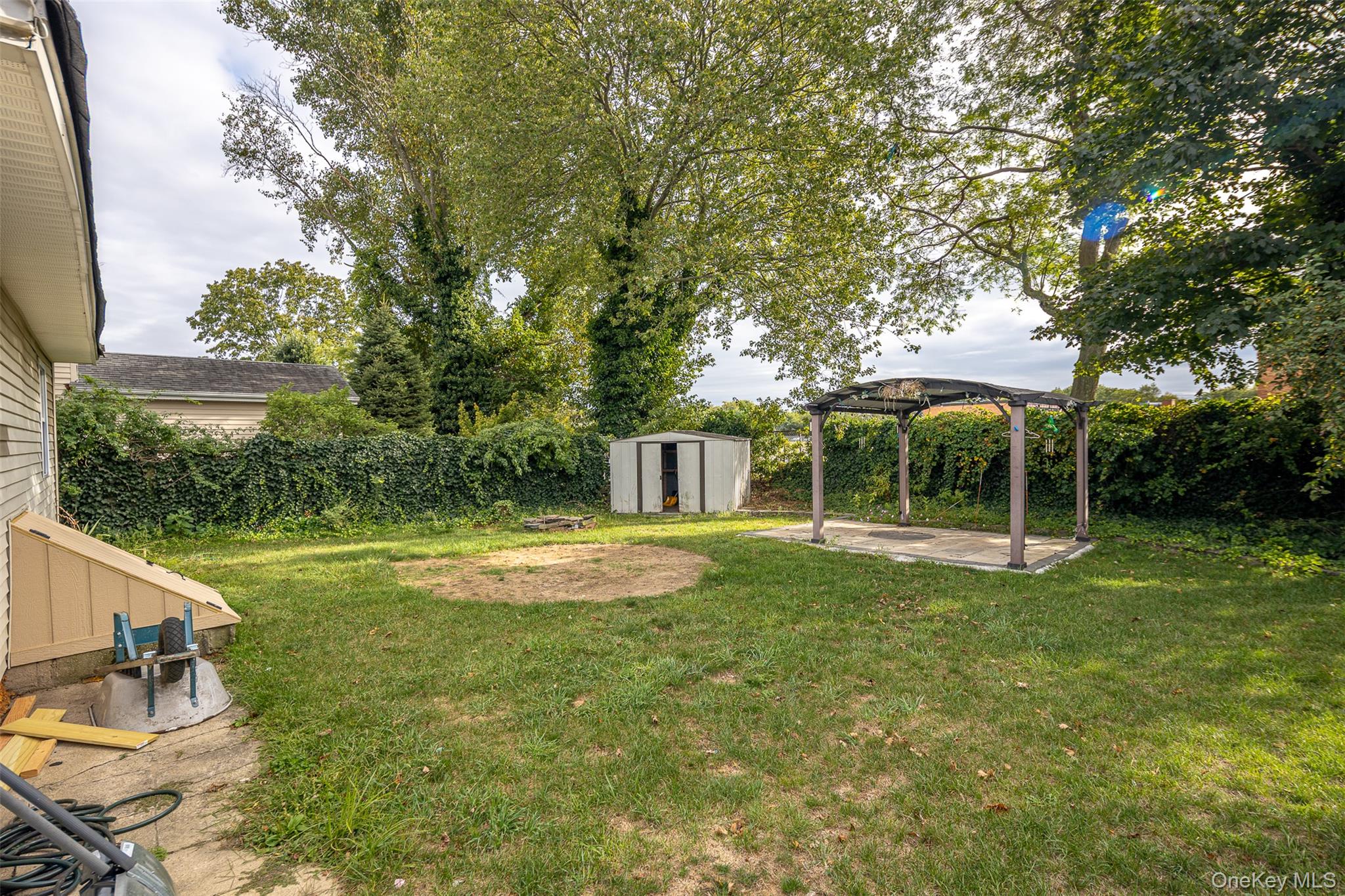 457 N Monroe Avenue, Lindenhurst, NY 11757