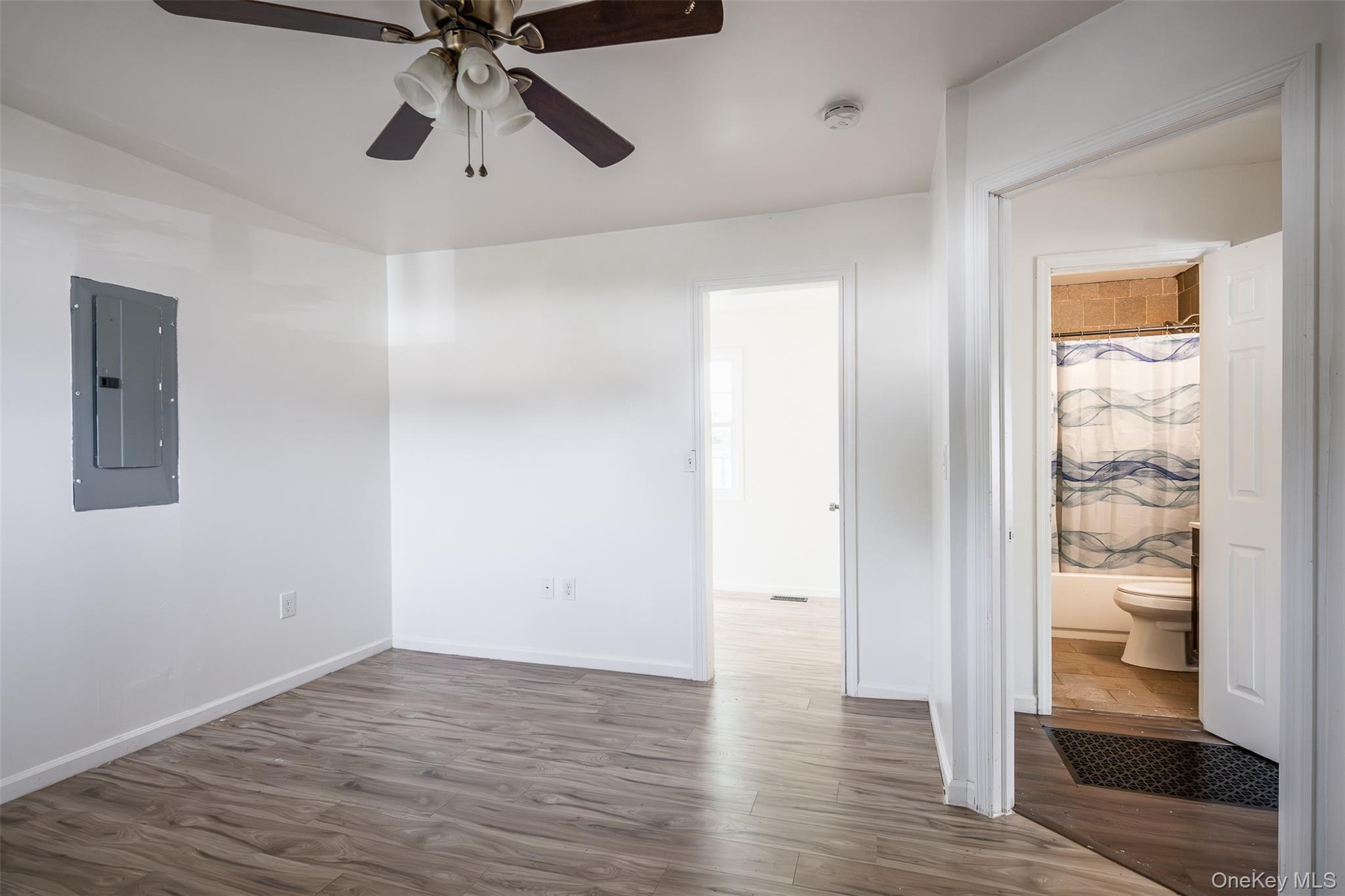 457 N Monroe Avenue, Lindenhurst, NY 11757