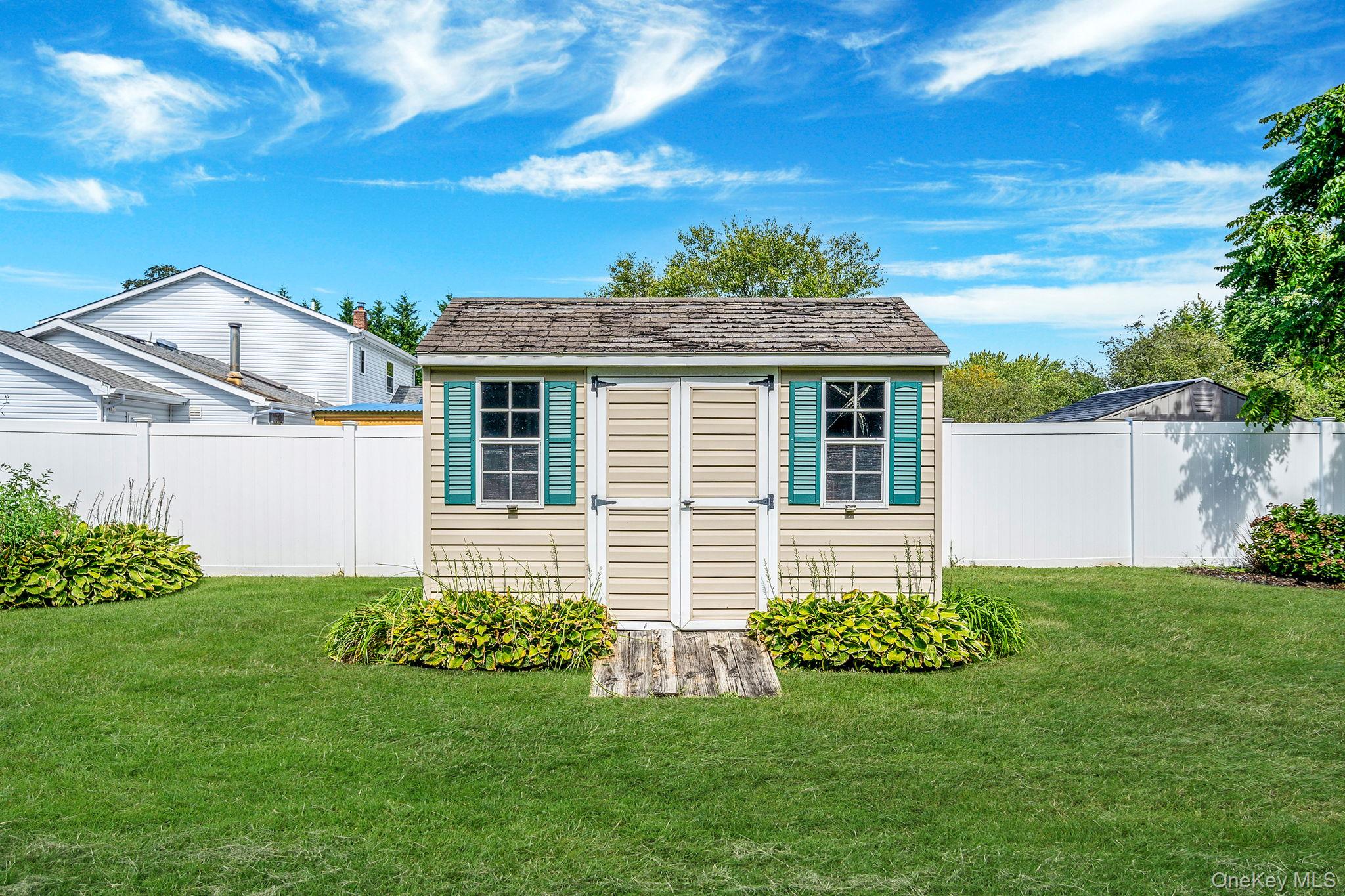 6 Azurean Court, Mount Sinai, NY 11766