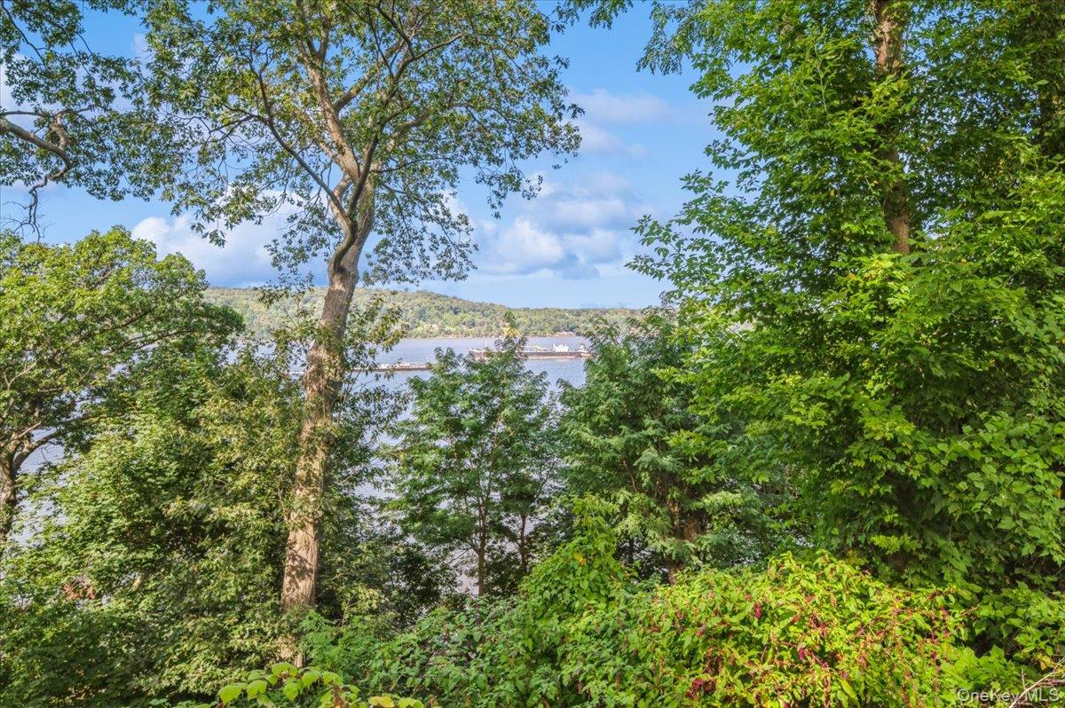 737 N Broadway # 2D, Hastings-on-Hudson, NY 10706