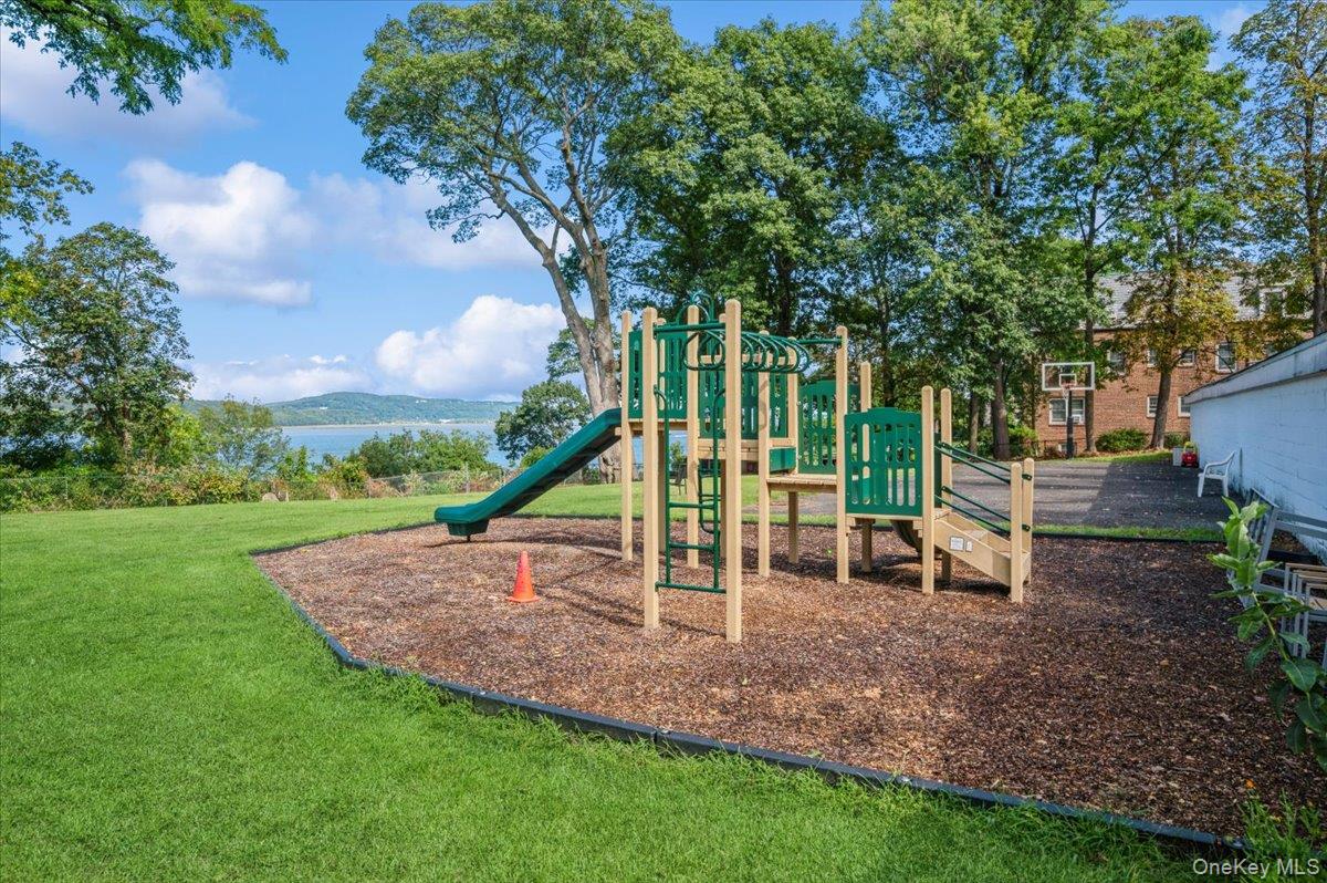 737 N Broadway # 2D, Hastings-on-Hudson, NY 10706