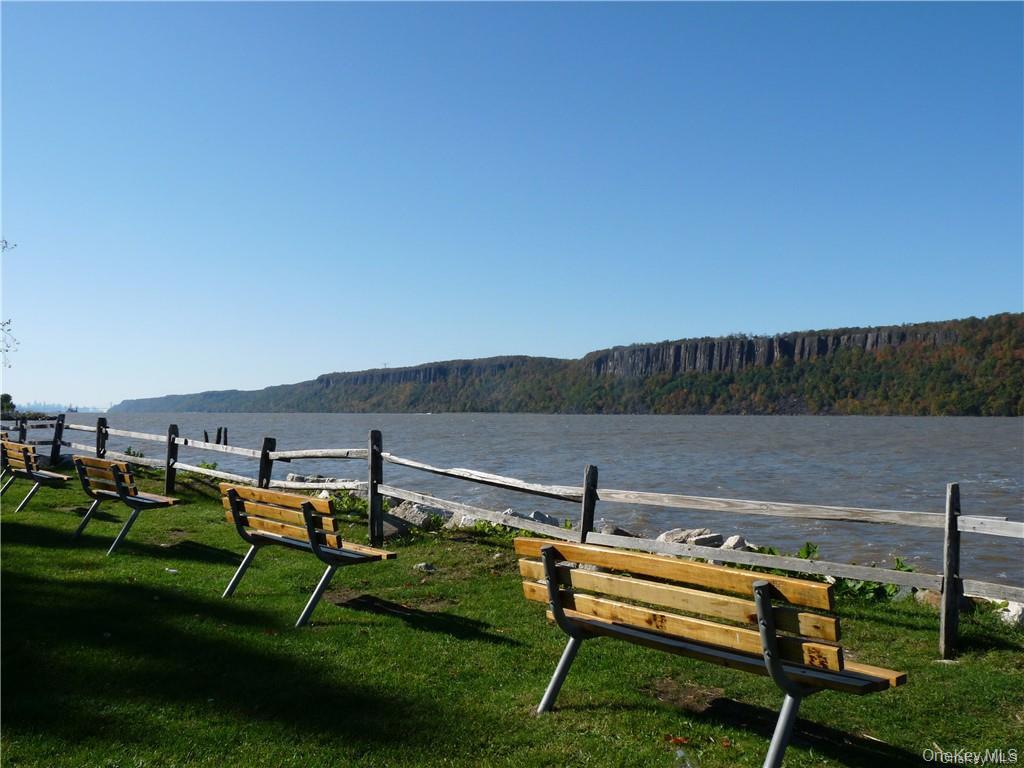 737 N Broadway # 2D, Hastings-on-Hudson, NY 10706