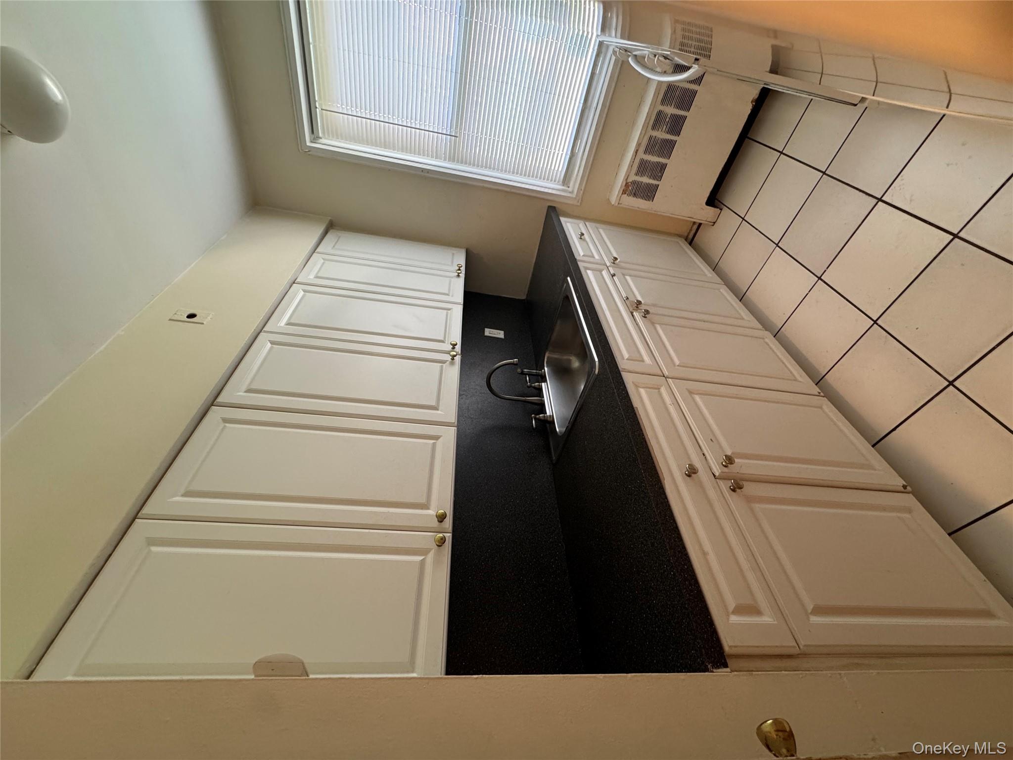 145 Smith # D4, Freeport, NY 11520