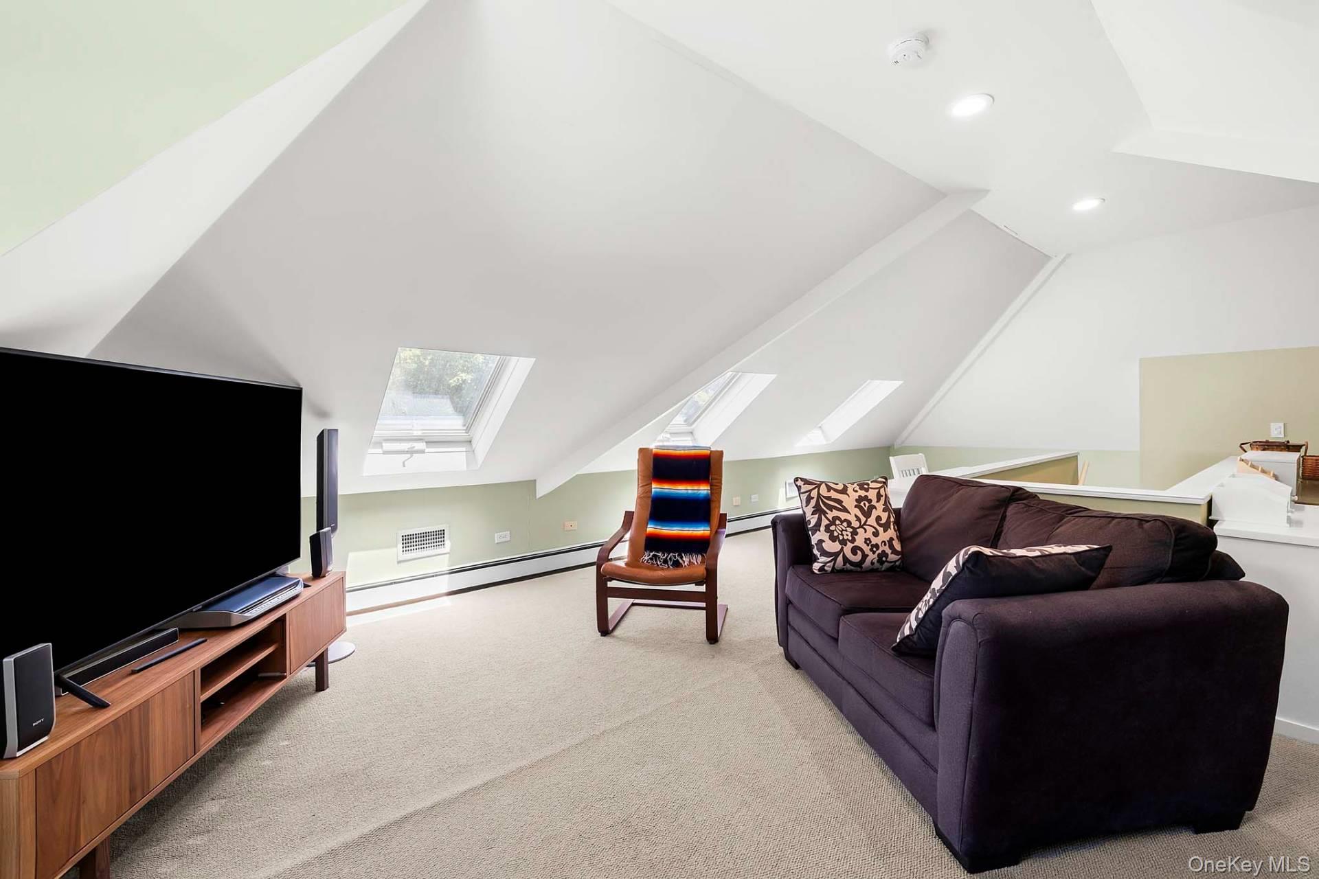 8 Landfall Circle, East Hampton, NY 11937