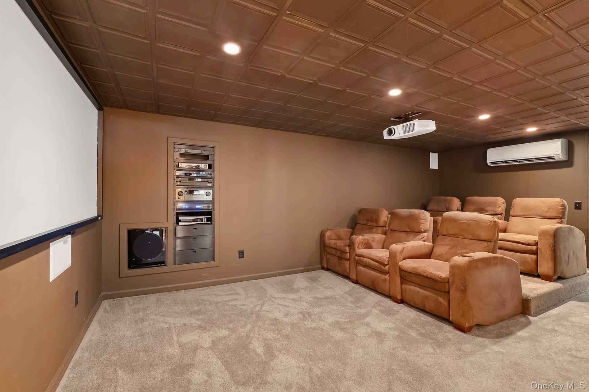 8 Landfall Circle, East Hampton, NY 11937