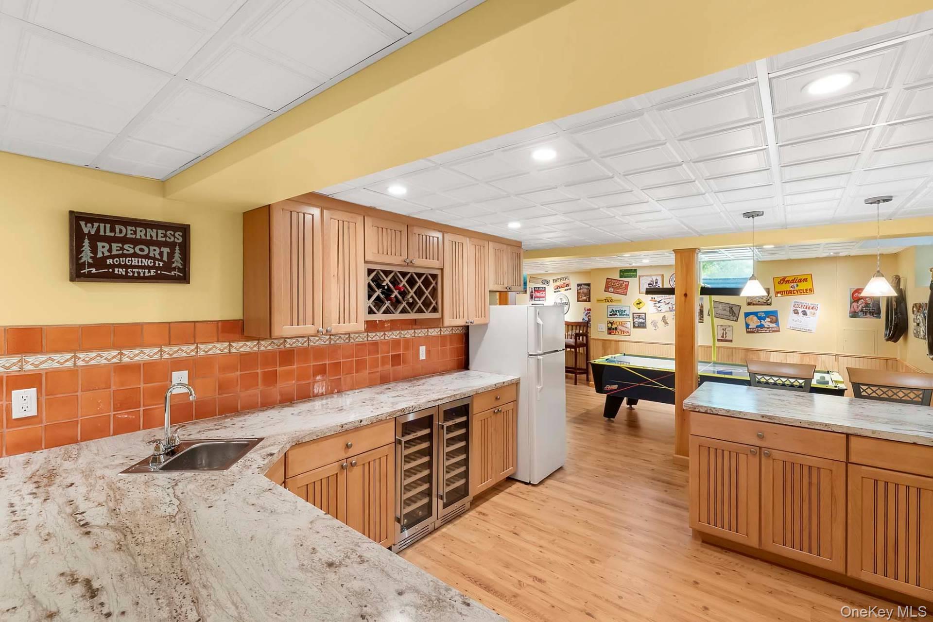 8 Landfall Circle, East Hampton, NY 11937