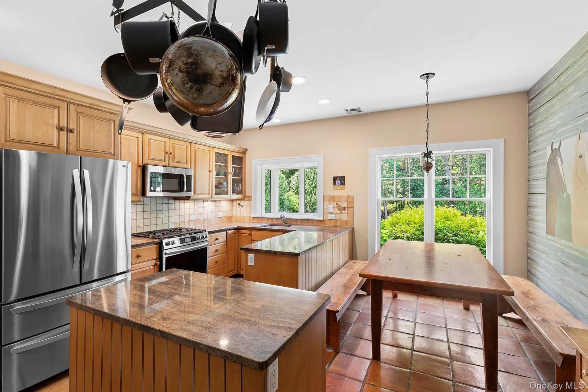 8 Landfall Circle, East Hampton, NY 11937