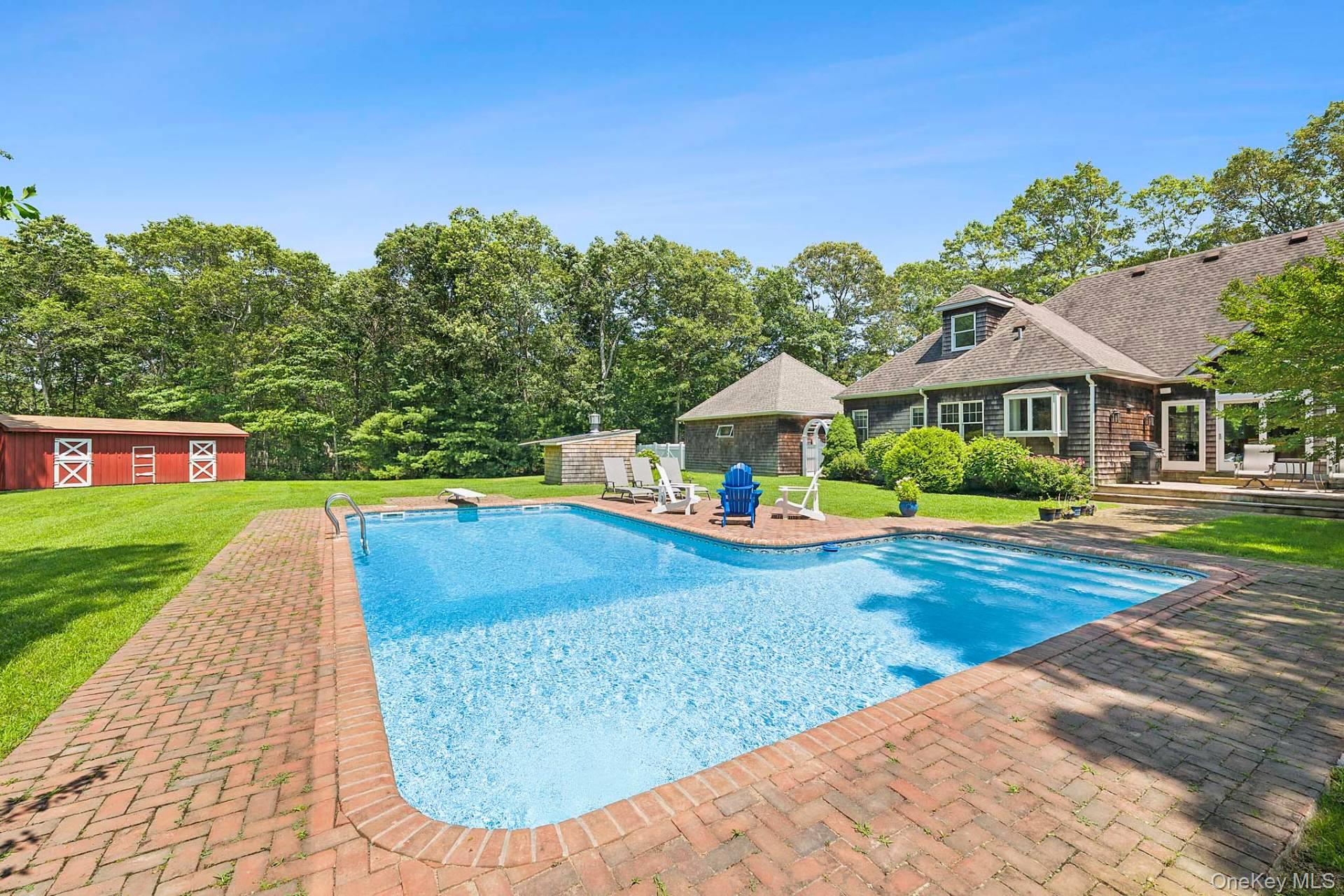 8 Landfall Circle, East Hampton, NY 11937