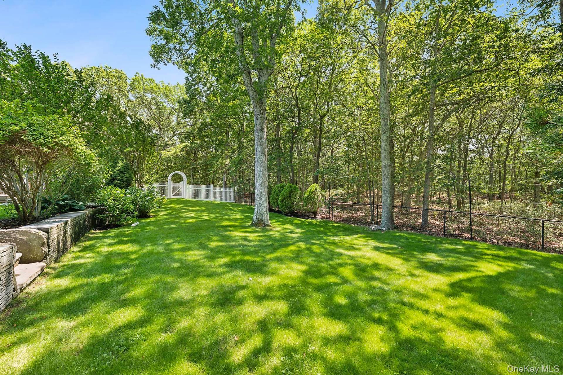 8 Landfall Circle, East Hampton, NY 11937