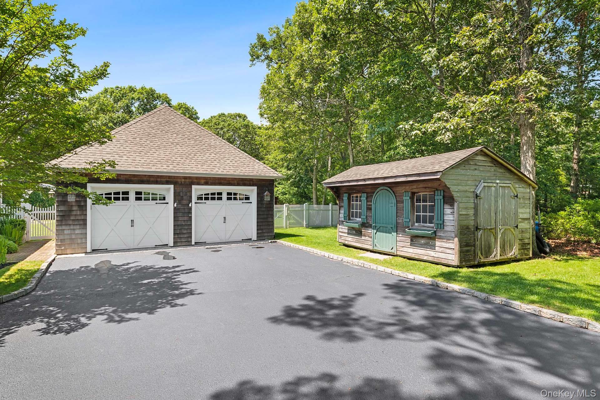 8 Landfall Circle, East Hampton, NY 11937