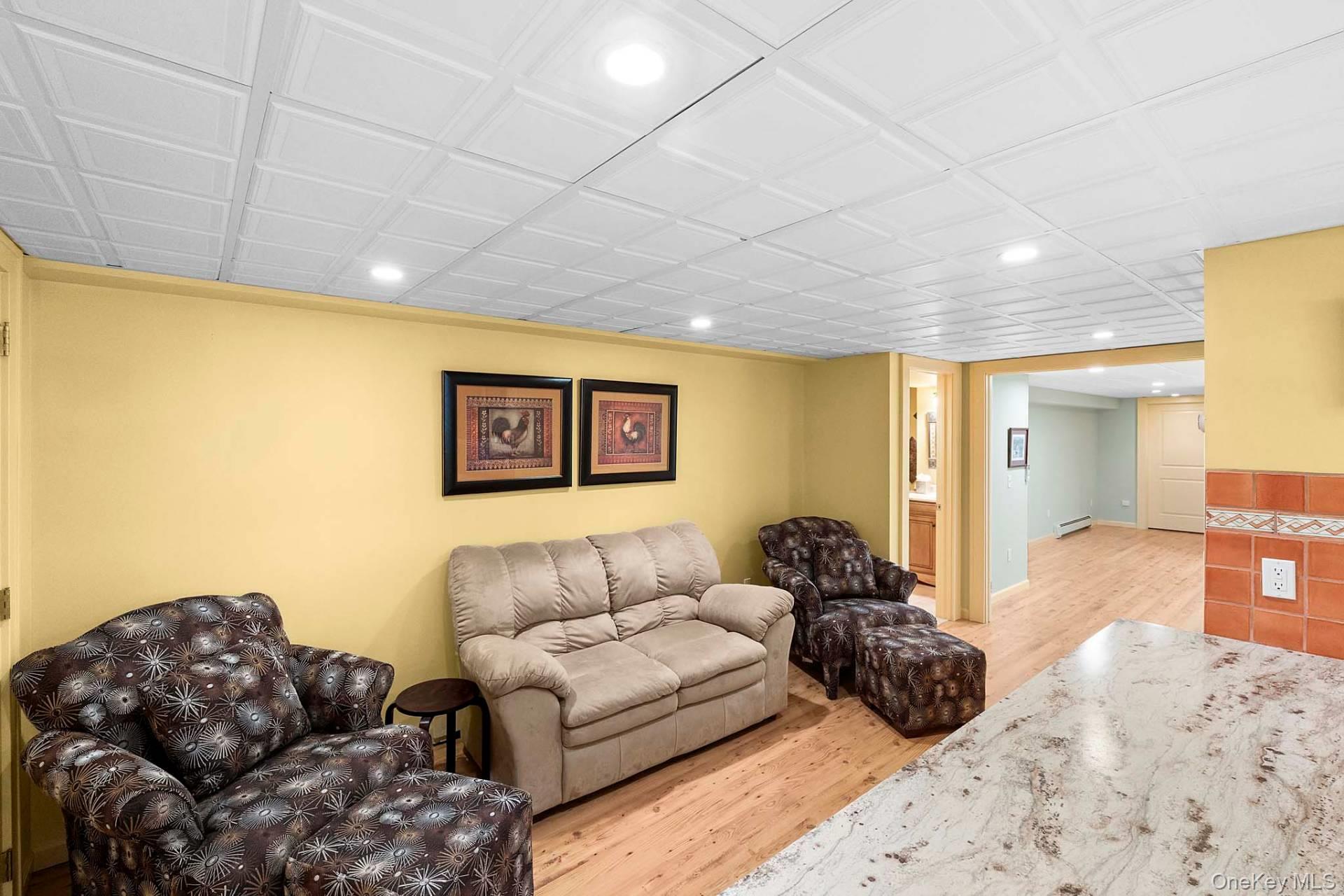 8 Landfall Circle, East Hampton, NY 11937