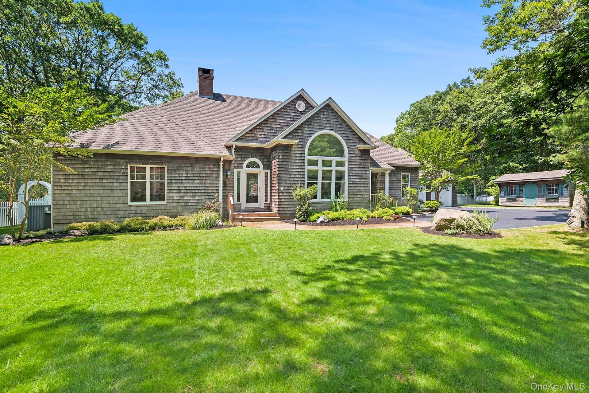 8 Landfall Circle, East Hampton, NY 11937