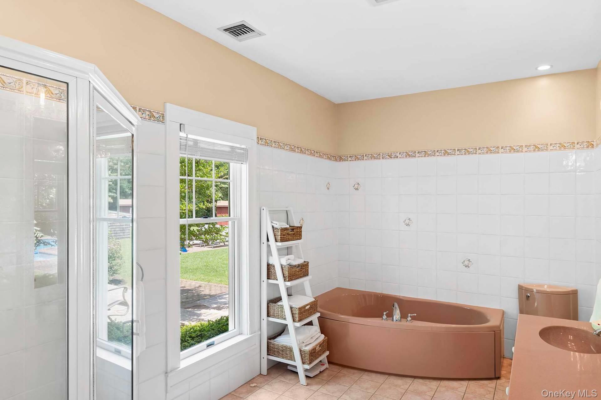 8 Landfall Circle, East Hampton, NY 11937